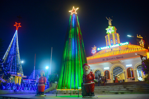 Governors, CMs of Telugu states greet people on Christmas