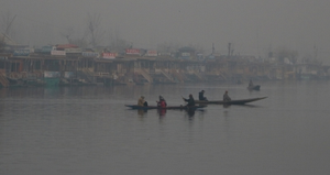 As cold wave intensifies, Kashmir awaits major snowfall