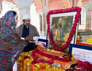 Rajasthan Dy CM Diya Kumari worships Guru Gobind Singh’s sword at City Palace