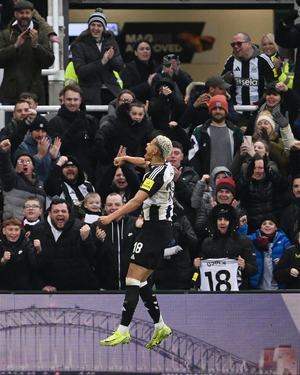 FA Cup: Newcastle Utd come back from behind to beat Bromley 3-1