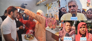 LoP Rahul visits Delhi’s Valmiki Temple, interacts with locals ahead of Assembly polls