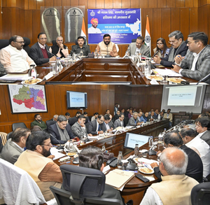 Haryana CM holds pre-Budget consultations with textile representatives