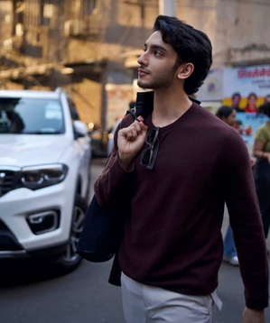 Vedang Raina looks all dapper as he wanders the streets of ‘aamchi Mumbai’