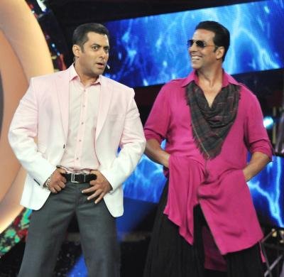 Akshay Kumar defends Salman Khan on reports of him leaving ‘Bigg Boss 18’ sets over Salman’s late arrival