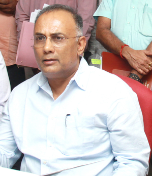 K’taka Health Minister urges use of EVs to prevent Delhi-NCR like pollution in B’luru