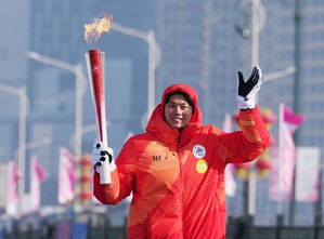 China’s Olympic champions carry torch for Asian Winter Games