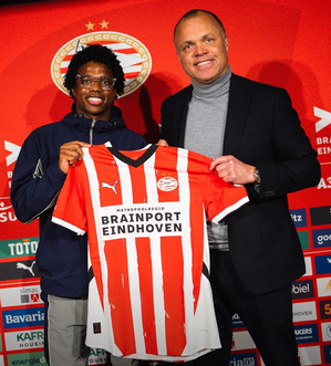 PSV Eindhoven sign Tyrell Malacia on loan from Manchester United