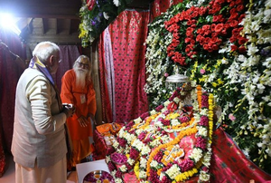 PM Modi honours Acharya Satyendra Das’ lasting contributions to spiritual, social life of country