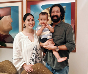 Vikrant Massey celebrates wedding anniversary with heartwarming family pic