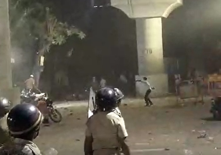 Row over Aurangzeb’s tomb: Nagpur flare-up occurred after hours of mayhem in Mahal