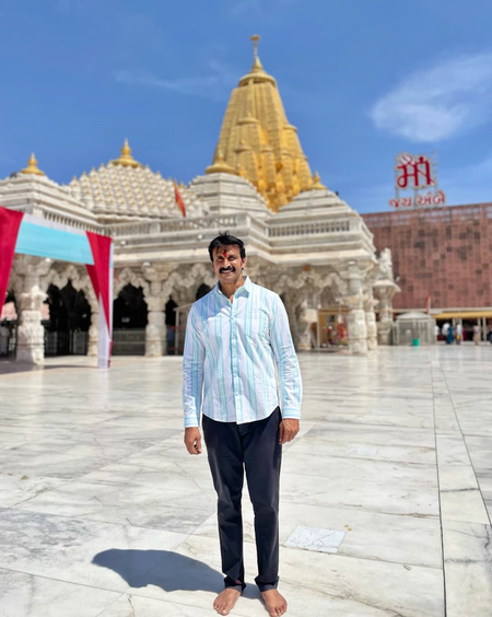 Ravi Prakash seeks blessings at Ambaji Mandir in Rajasthan