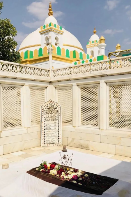 NIA team visits Aurangzeb grave in Maharashtra, keeps eye on suspicious movements