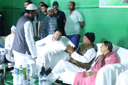 Lalu Prasad Yadav hosts Iftar party amid questions on Mahagathbandhan unity
