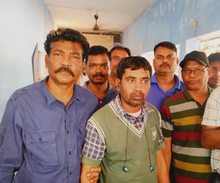 Two govt employees arrested for taking bribes in Jharkhand’s Chatra and Lohardaga