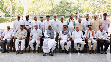 Kharge meets DCC chiefs from Karnataka; DK Shivakumar says a ‘great step forward’