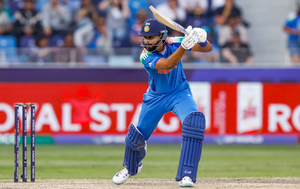 Champions Trophy: Shastri presents ‘Fielder of the match’ medal to Iyer in SF win over Aus