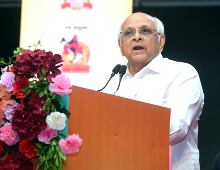 Gujarat CM reaffirms commitment to uplifting de-notified tribes at community fair