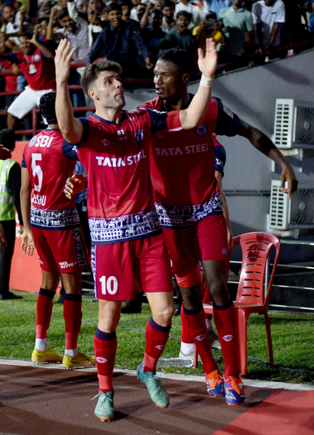 ISL 2024-25: Hernandez’ injury-time winner gives Jamshedpur 2-1 edge over Mohun Bagan
