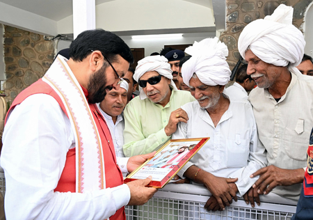 Purchase crops directly from farmers in villages, Haryana CM tells officers