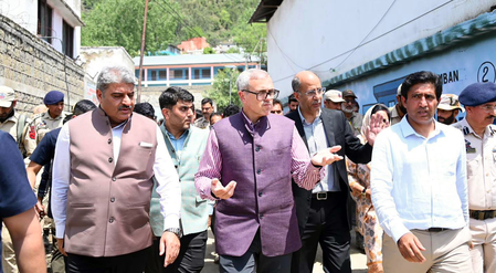 <div>Omar Abdullah sends ministers across country to ensure safety of J&K residents</div>