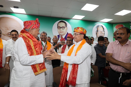 Nitish Kumar honours his party’s leaders during Danveer Bhamashah’s birth anniversary celebrations