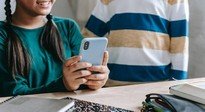 Study links excessive screen time to sleep disruptions, depression in girls