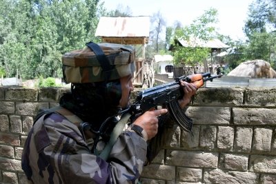 <div>Gunfight starts between security forces, terrorists in J&K’s Shopian</div>