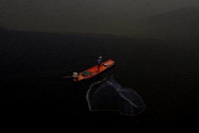 <div>TN’s Nagapattinam fishermen protest against mid-sea pirate attack, stay ashore for 3rd day</div>