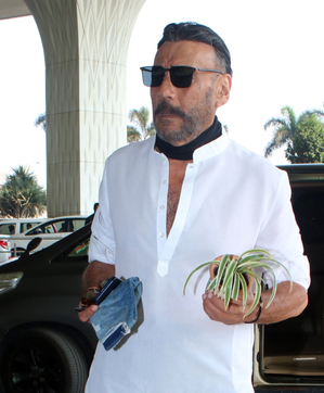 Jackie Shroff brings out OG Teen Batti Jaggu dada as he meets MI paltan