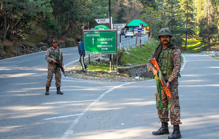 <div>Kashmir’s Gulmarg resort shuts for tourists due to proximity to LoC</div>
