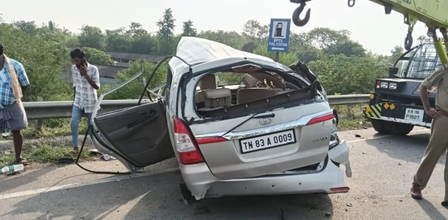 <div>Three from TN killed in K’taka as car hits road divider after tyre burst</div>