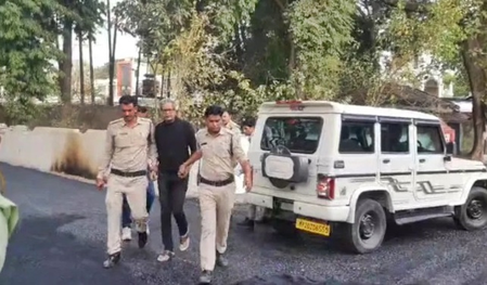 <div>‘Fake doctor’ posing as US cardiologist N John Camm presented in Chhattisgarh court</div>