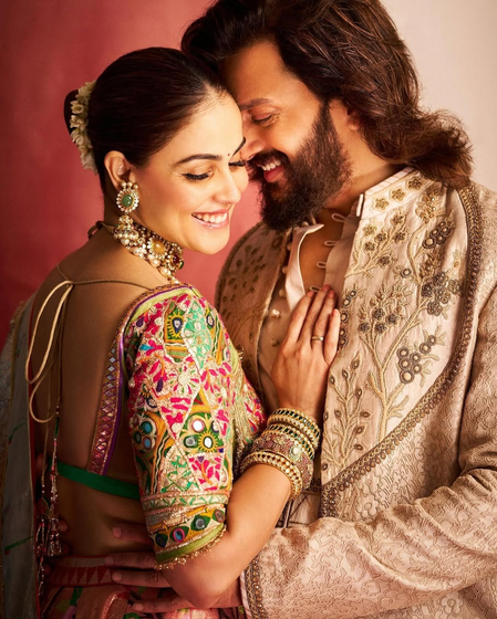 <div>Genelia D’souza ‘bows down’ to hubby Riteish Deshmukh after watching ‘Raid 2’</div>