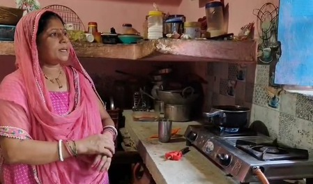 Jharkhand’s Rekha Devi counts the benefits of PM Ujjwala Yojana, thanks PM Modi