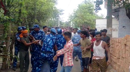 <div>Over dozen people injured in clash between two groups in Bihar’s Vaishali district</div>