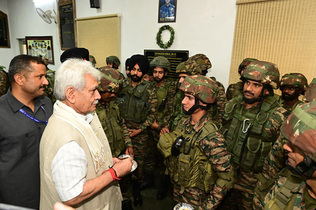 <div>Our armed forces ready to deal with any situation: J&K LG</div>