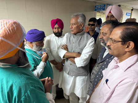 Punjab BJP chief Jakhar meets shelling victims, seeks Central package for state