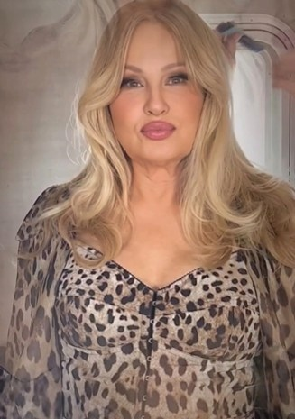 <div>Jennifer Coolidge urges graduates to explore ‘absurd possibilities’ in speech</div>