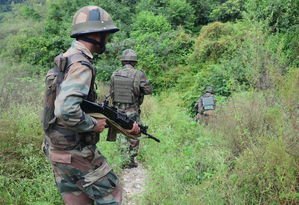 <div>Three terrorists killed in J&K gunfight (Ld)</div>