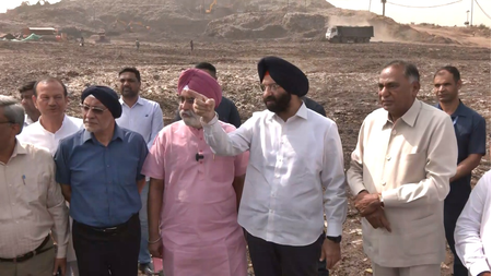 <div>Minister Sirsa visits Okhla landfill site, promises garbage mountain will ‘vanish like dinosaurs’</div>