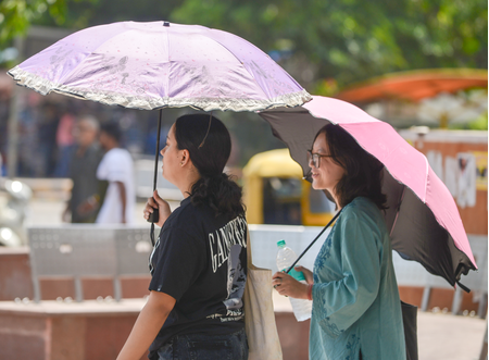 <div>Heatwave grips North India; ‘Orange alert’ issued in 13 UP districts</div>