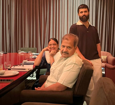 <div>Vijay Deverakonda carves out some family time amidst the endless chase of work & goals</div>