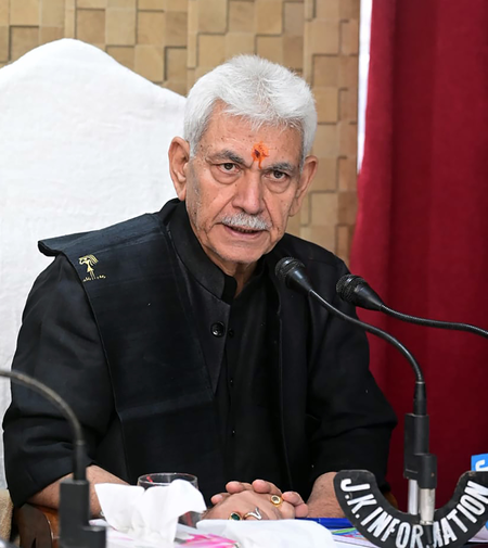 <div>J&K L-G visits Pakistan shelling-hit area in Kupwara</div>