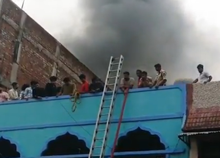 <div>17 killed in a huge fire near Hyderabad’s Charminar (Lead)</div>