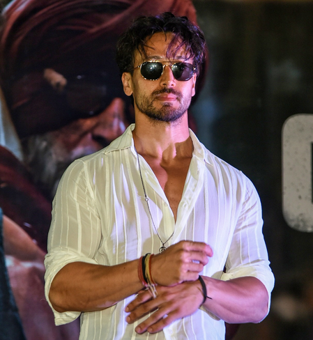 Tiger Shroff’s dance face-off with young fan steals the spotlight at Zee Cine Awards 2025