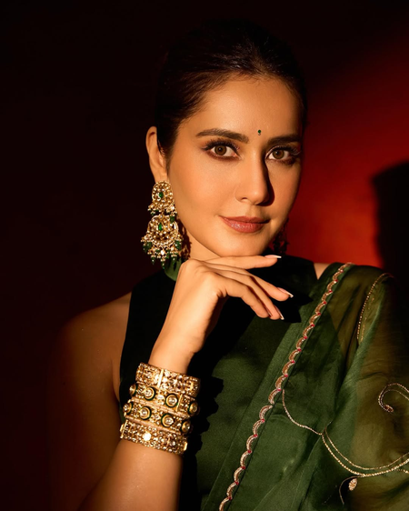 <div>Raashii Khanna talks about best friend Vaani Kapoor: It’s real friendship</div>