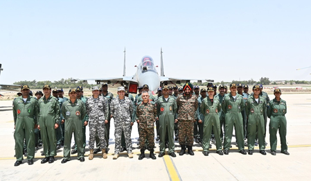 <div>CDS and Army Chief visit Longewala & Suratgarh military station post Operation Sindoor</div>