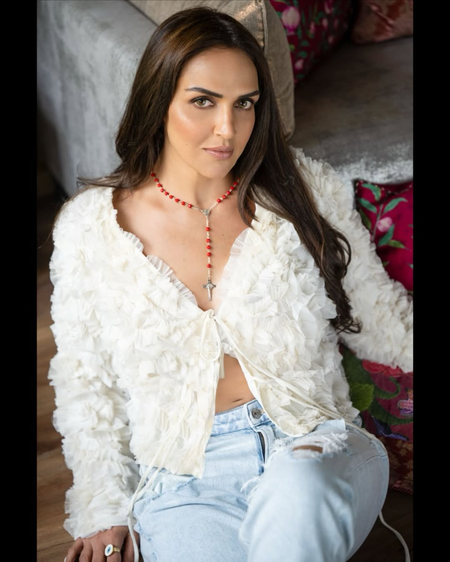 Esha Deol takes an auto-rickshaw, calls it her ‘ride this morning’