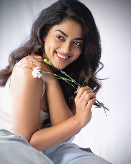 <div>Siddhi Idnani spills the beans on sharing the screen with Shreyas Talpade and Tusshar Kapoor in ‘KapKapiii’</div>