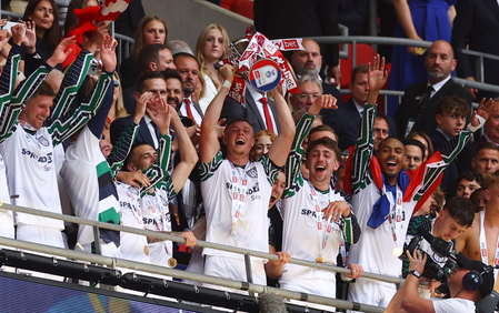 Sunderland promoted to Premier League with dramatic late win